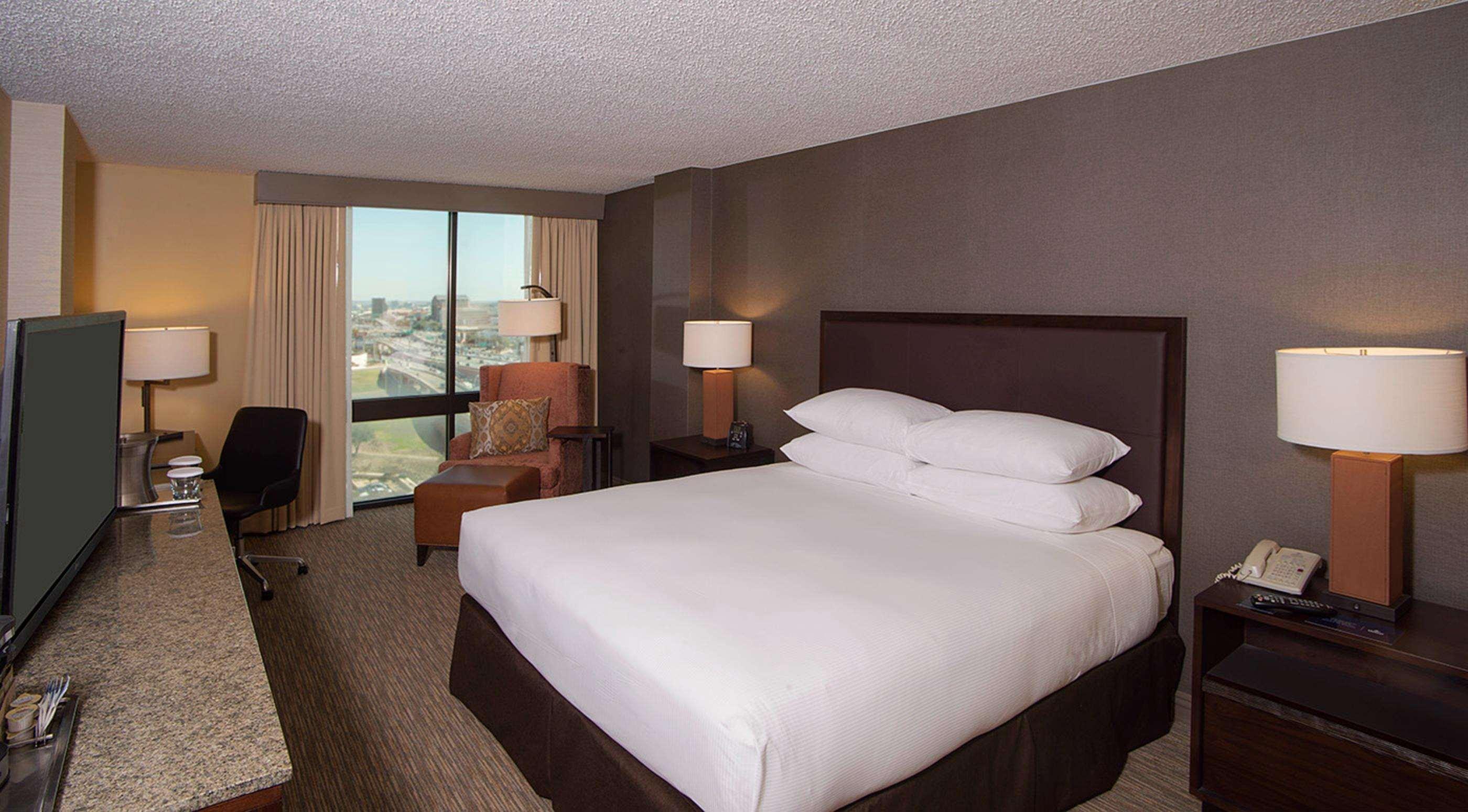 Hotel Doubletree By Hilton San Antonio Airport Esterno foto